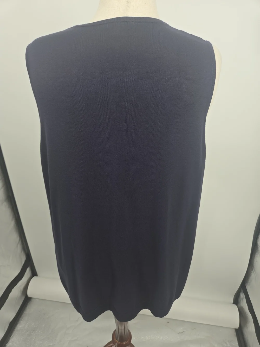Chico's Black V-Neck Sleeveless Tank Size 4 (XXL) 8461